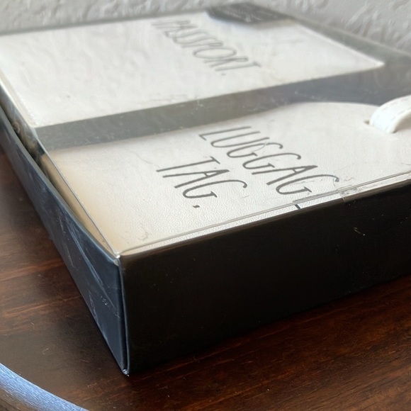 Rae Dunn: White Passport Cover & Luggage tags- new in box - Picture 12 of 16